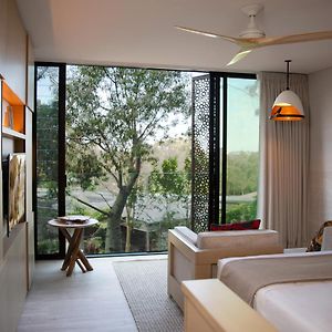 	 Bushland View Room Tour & Zoo Admission